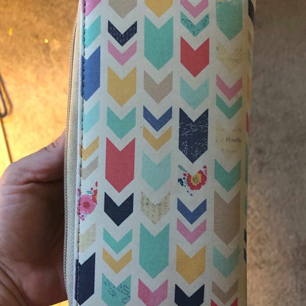 Zip around wallet